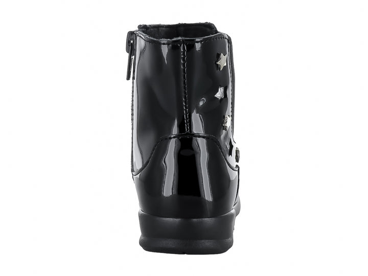 Bota negra de charol brillante con adornos de estrellas plateadas.