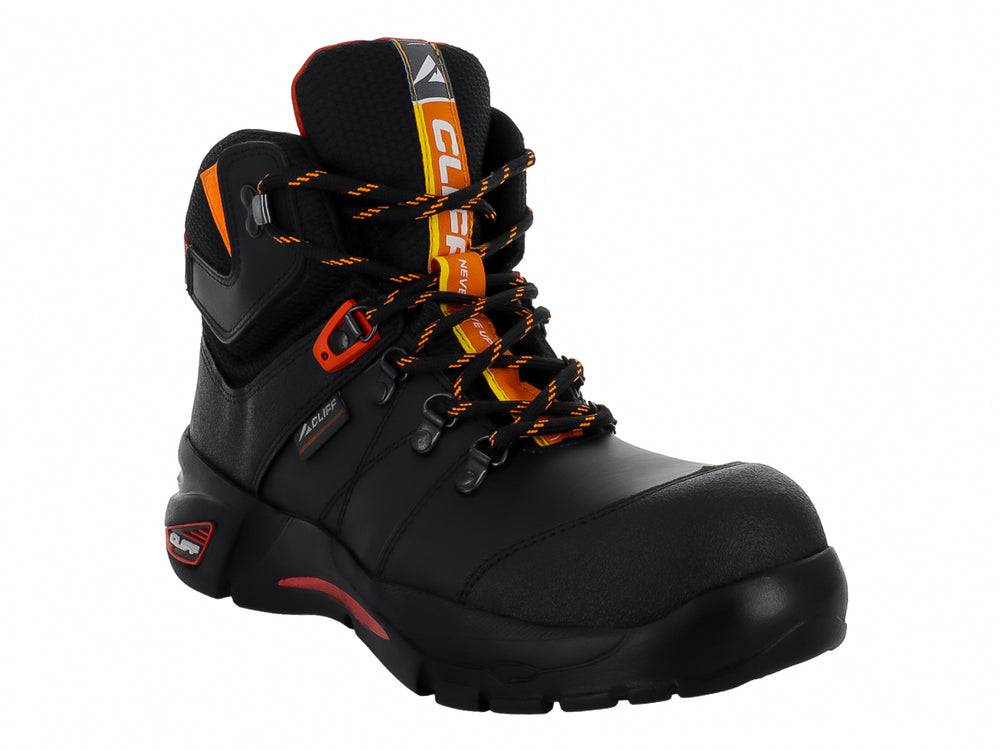 Bota de seguridad CLIFF modelo Strong en color negro con detalles en naranja y punta reforzada.