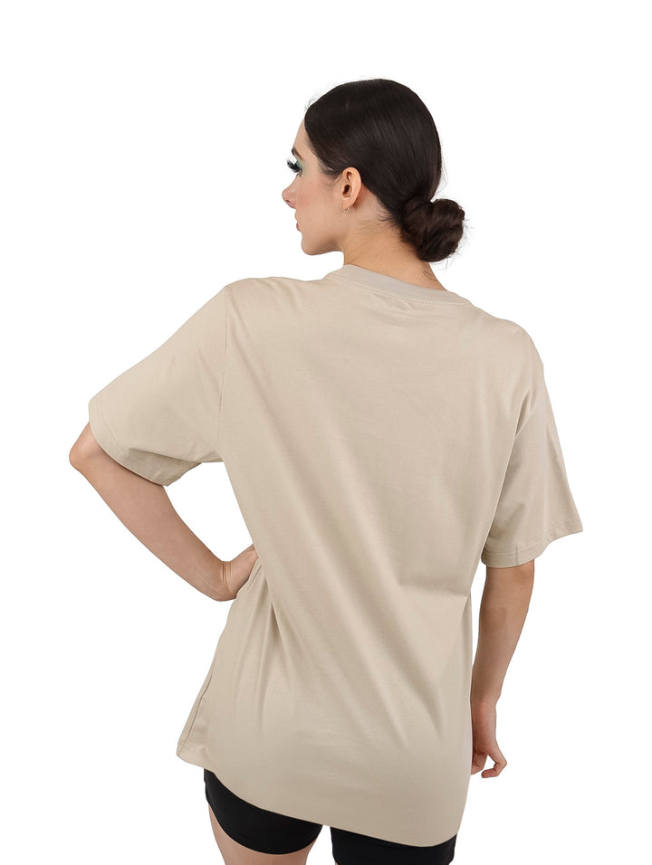 Camiseta Converse de manga corta en color beige Beach Stone con logotipo pequeño en el pecho.