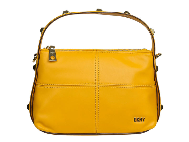 Bolso de mano DKNY color amarillo sahara con detalles de tachuelas doradas y asa circular.