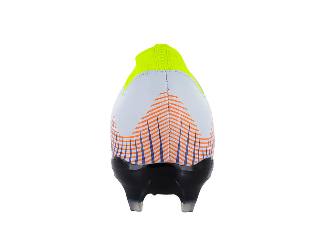 Zapato de fútbol Court color blanco y amarillo con detalles laterales en azul y naranja.