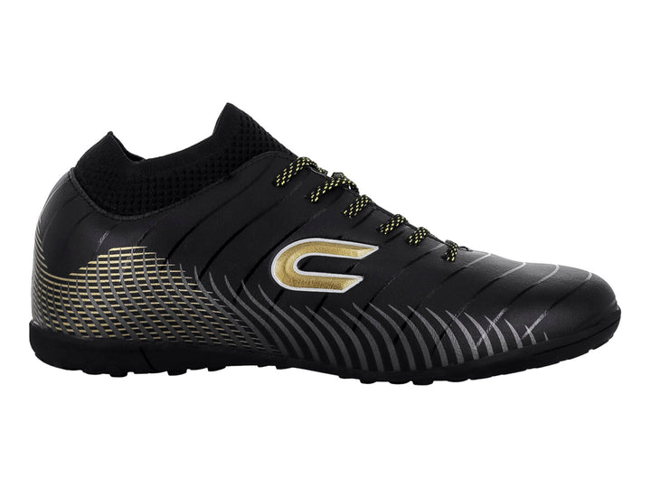 Zapato de fútbol COURT A3333S color negro con detalles en oro y suela para pasto sintético.