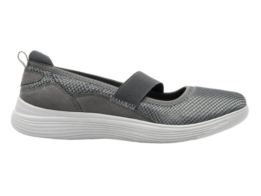 Zapato plano Flexi para mujer en color gris con acabado textil y suela blanca.