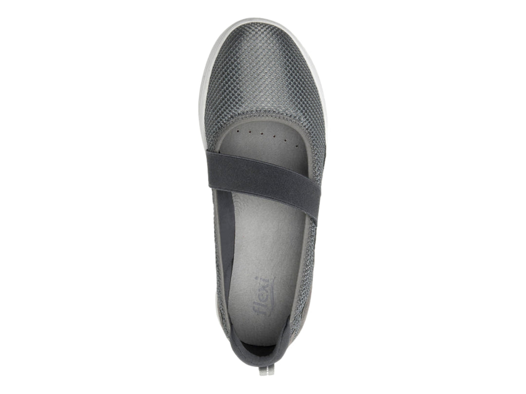 Zapato plano Flexi para mujer en color gris con acabado textil y suela blanca.