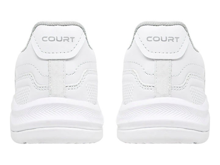 Tenis deportivos para niño en color blanco total con agujetas y suela blanca.