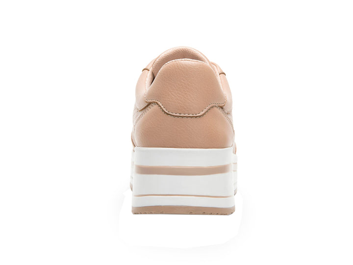 Tenis Flexi para mujer en color rosa con suela de plataforma blanca y detalles perforados.