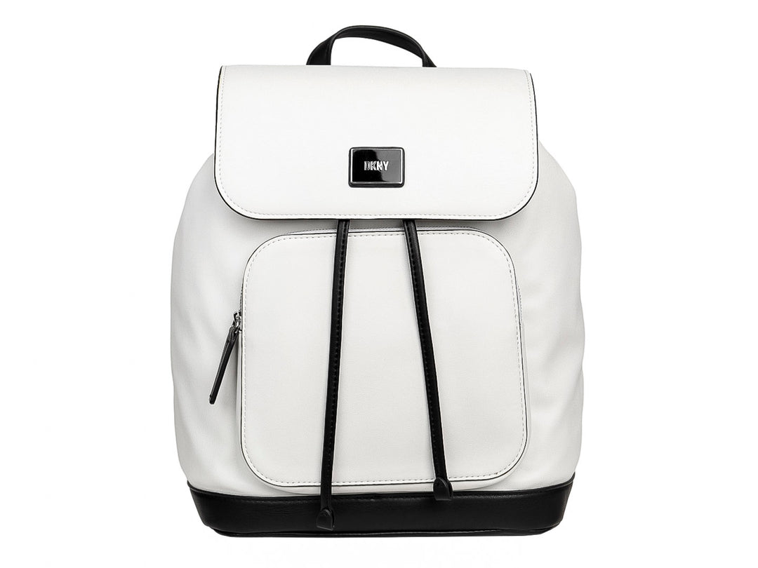 Mochila DKNY en color blanco óptico con detalles y base en negro, diseño moderno y minimalista.