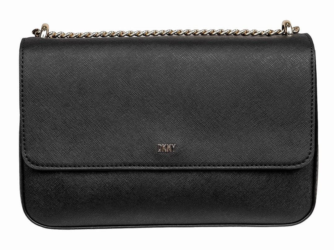 Bolsa de hombro DKNY color negro con textura granulada y correa de cadena dorada.