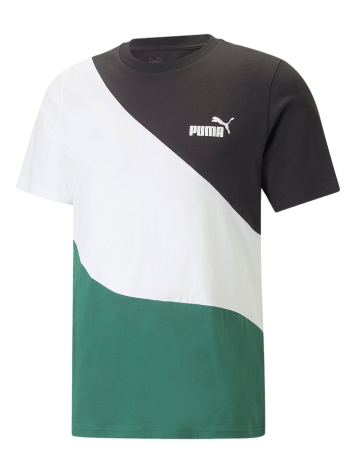 Hombre vistiendo camiseta PUMA Power Cat con diseño de bloques en colores negro, blanco y verde.