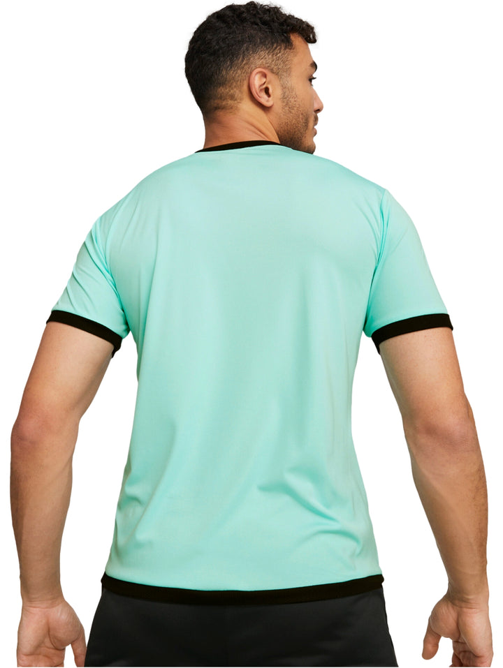 Jersey deportivo PUMA color verde menta con detalles negros en mangas y cintura.