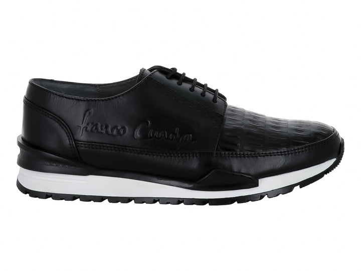 Zapato casual negro de marca Cuadra con detalles en piel de caimán y suela blanca contrastante.