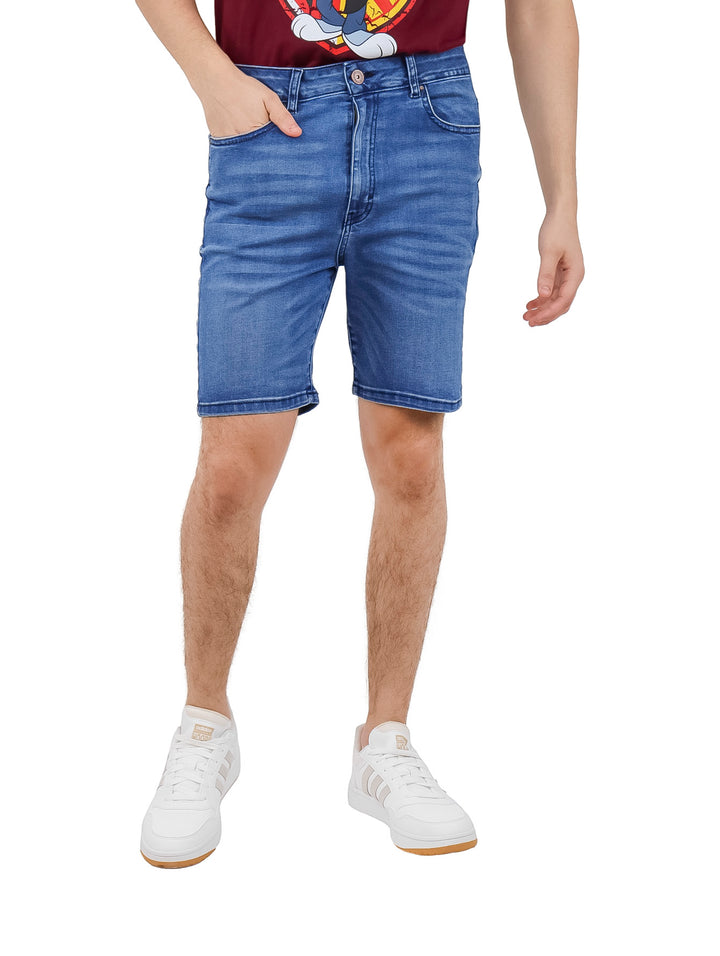 Bermudas de mezclilla color azul para hombre.