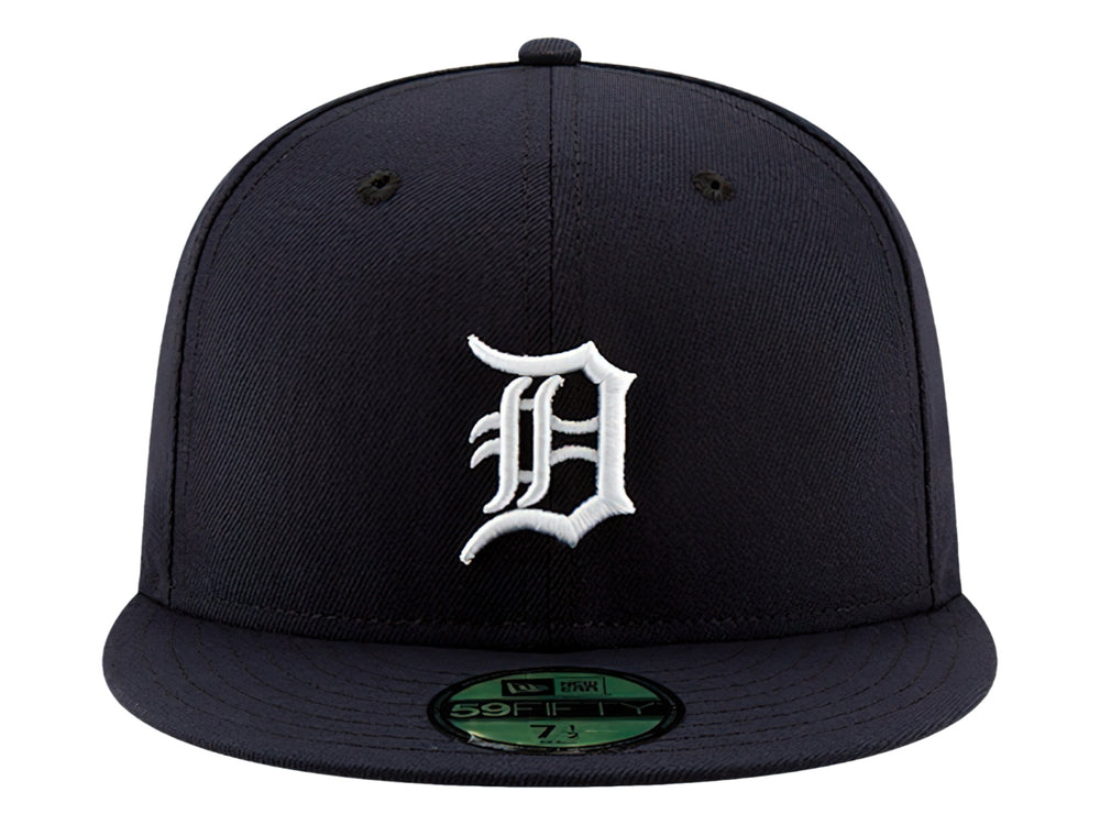 Gorra de béisbol New Era color azul marino con logotipo blanco bordado y visera plana.