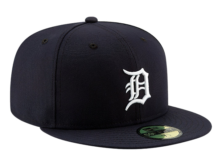 Gorra de béisbol New Era color azul marino con logotipo blanco bordado y visera plana.