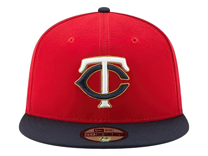 Gorra New Era roja con visera azul marino y logotipo bordado de los Minnesota Twins en el frente.
