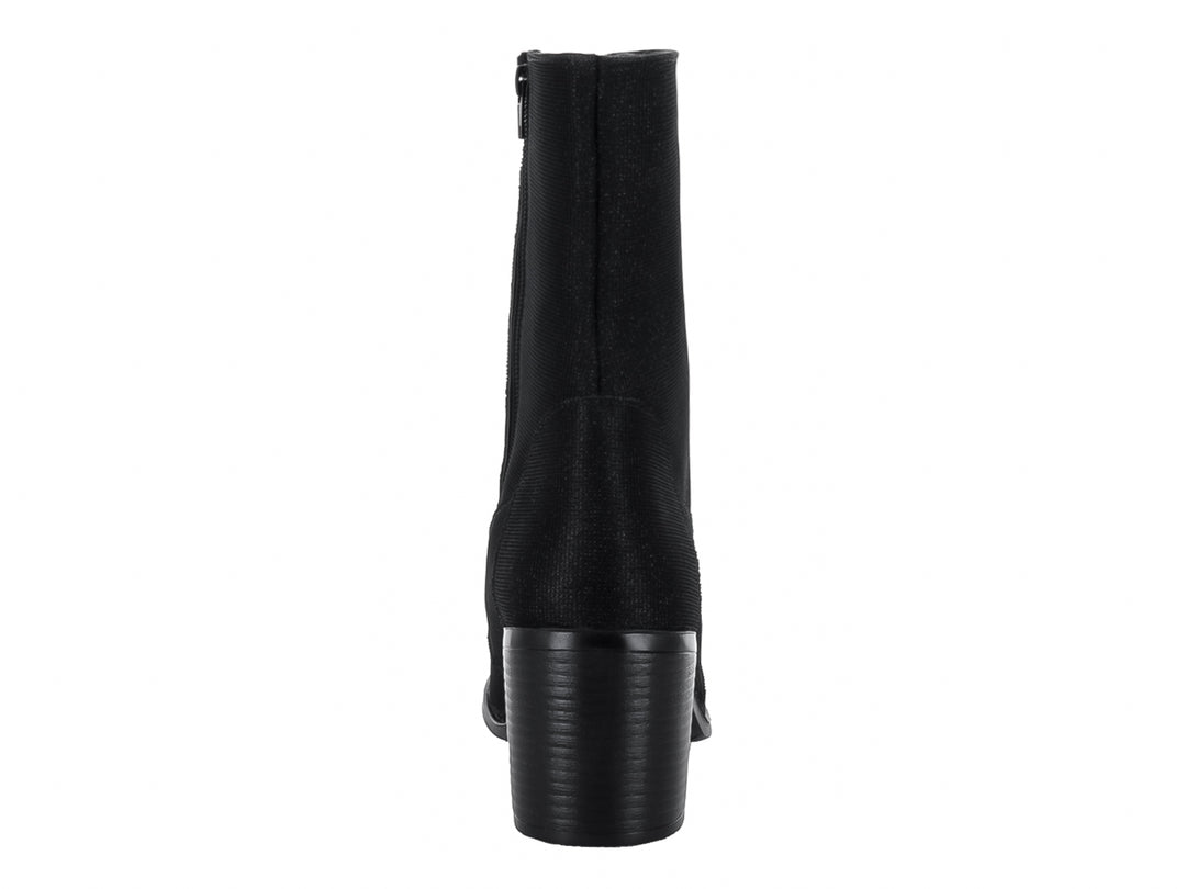 Botín negro de tacón cuadrado y acabado mate para mujer.