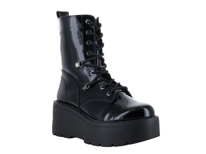 Bota de charol negro con plataforma alta y agujetas para mujer.