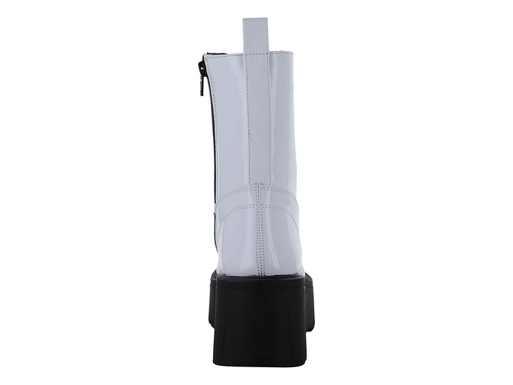 Bota de charol blanco con plataforma negra y agujetas negras para mujer.