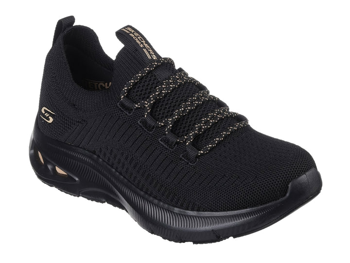 Tenis deportivos Skechers BOBS Sport en color negro con detalles dorados y tejido transpirable.