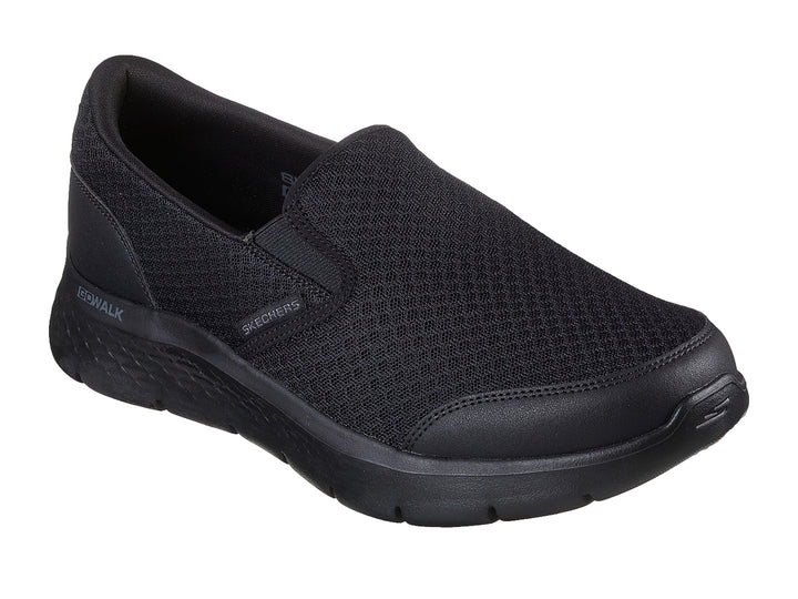 Zapato deportivo SKECHERS color negro, estilo slip-on con tejido de malla y suela flexible.