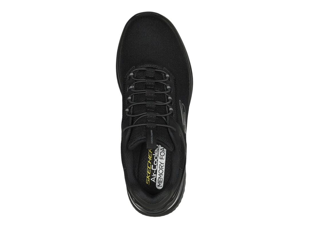 Zapato deportivo Skechers color negro con tejido de malla y suela ligera.