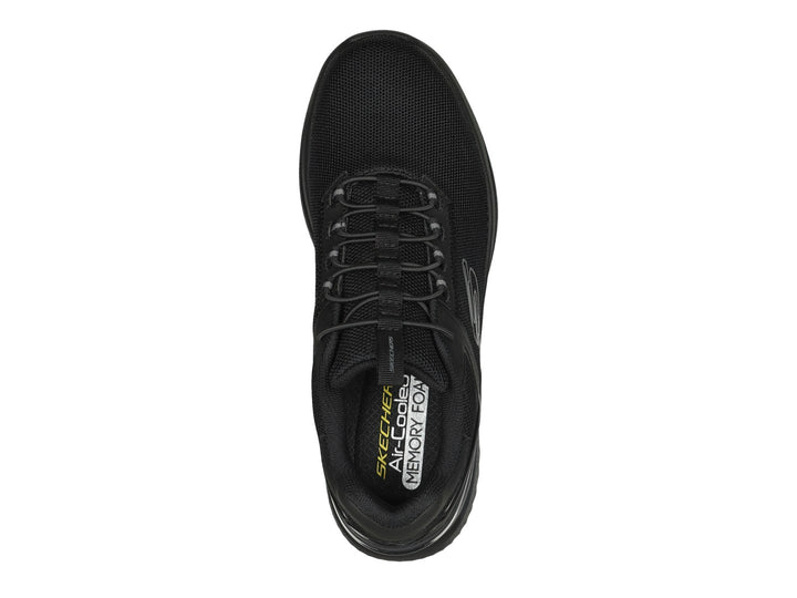 Zapato deportivo Skechers color negro con tejido de malla y suela ligera.