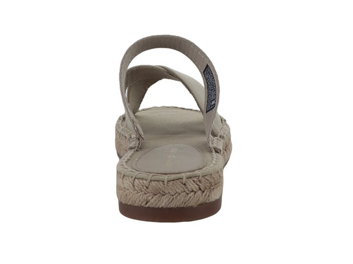 Sandalia Tommy Hilfiger color sandalwood con tiras cruzadas y suela de estilo espadrille.