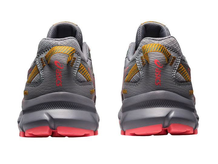 Tenis deportivos ASICS Trail Scout 2 color gris con detalles en papaya y suela para trail.