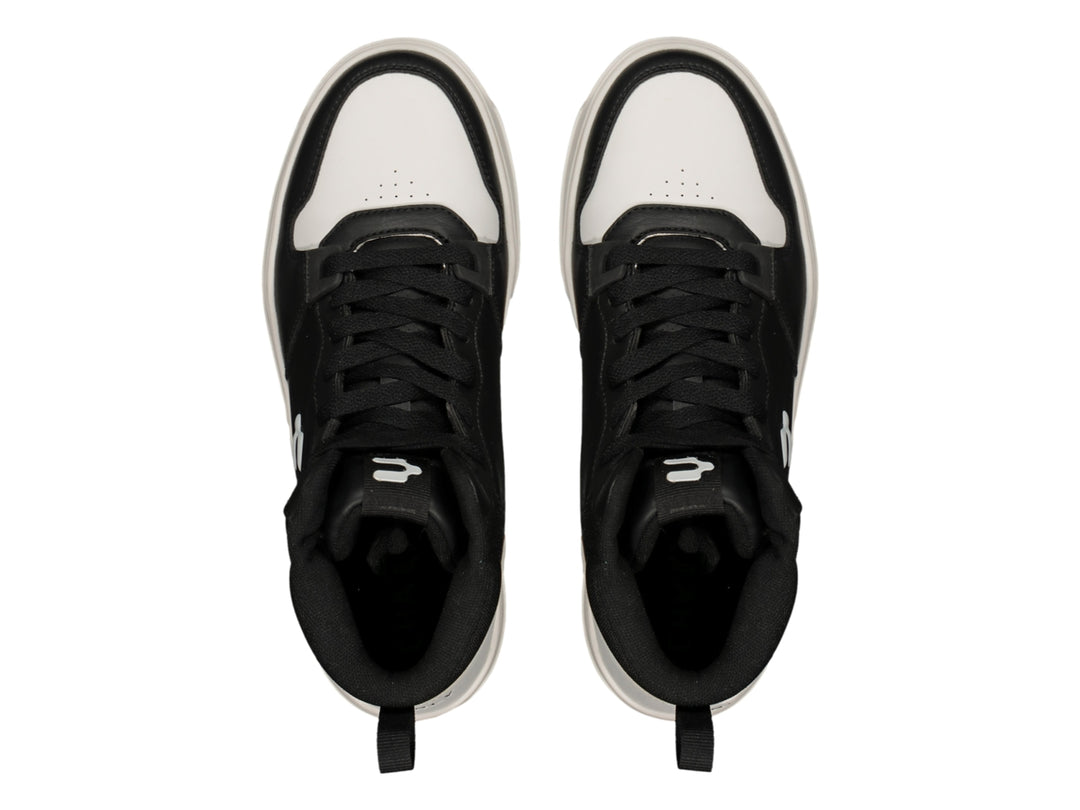 Tenis Charly tipo bota en colores negro y blanco con suela blanca.