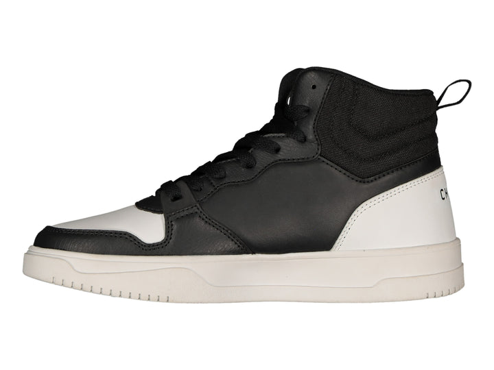 Tenis Charly tipo bota en colores negro y blanco con suela blanca.