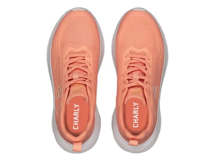 Tenis deportivos Charly en color coral con suela blanca y tejido transpirable.