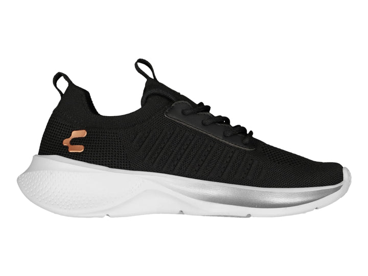 Tenis deportivos Charly color negro con suela blanca y detalles en plata.