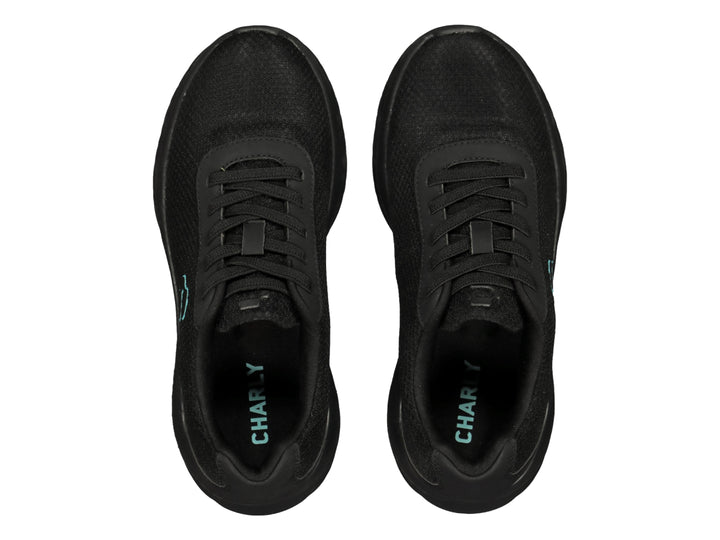 Tenis deportivos Charly color negro con suela gruesa y logo lateral en azul claro.