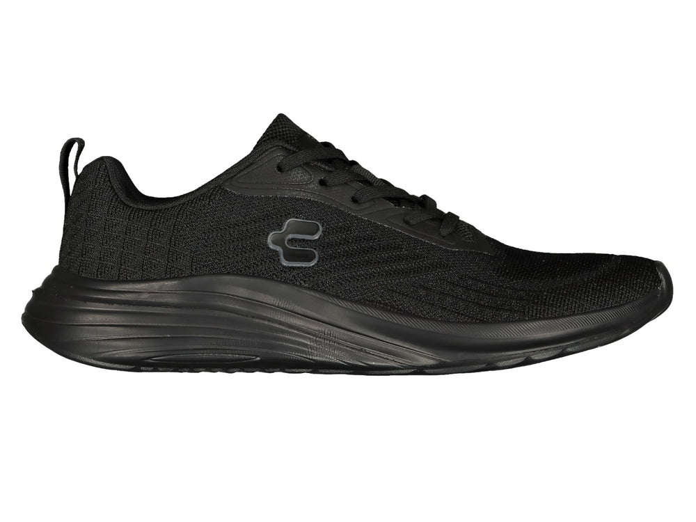 Par de tenis deportivos Charly en color negro con tejido de malla y suela negra.