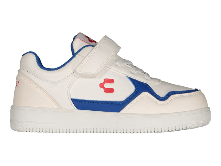 Tenis deportivos blancos con detalles en azul, cierre de velcro y agujetas.