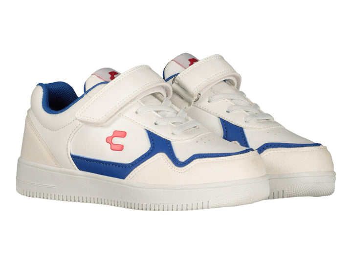 Tenis deportivos blancos con detalles en azul, cierre de velcro y agujetas.