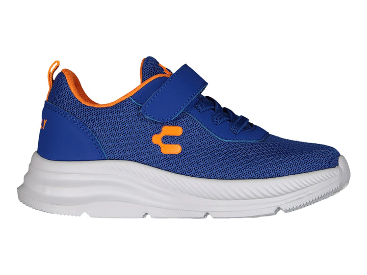 Tenis deportivos Charly color azul con suela blanca y detalles en naranja.