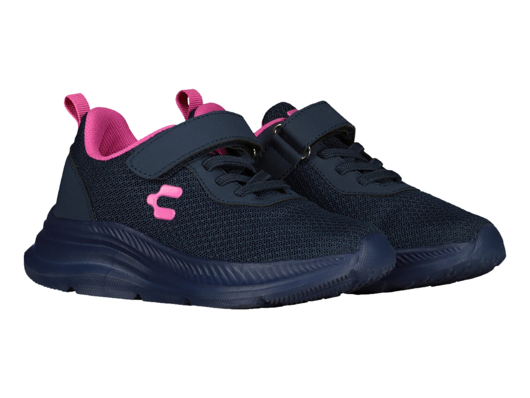 Tenis deportivos Charly para niña en color azul marino con detalles en rosa y cierre de correa velcro.