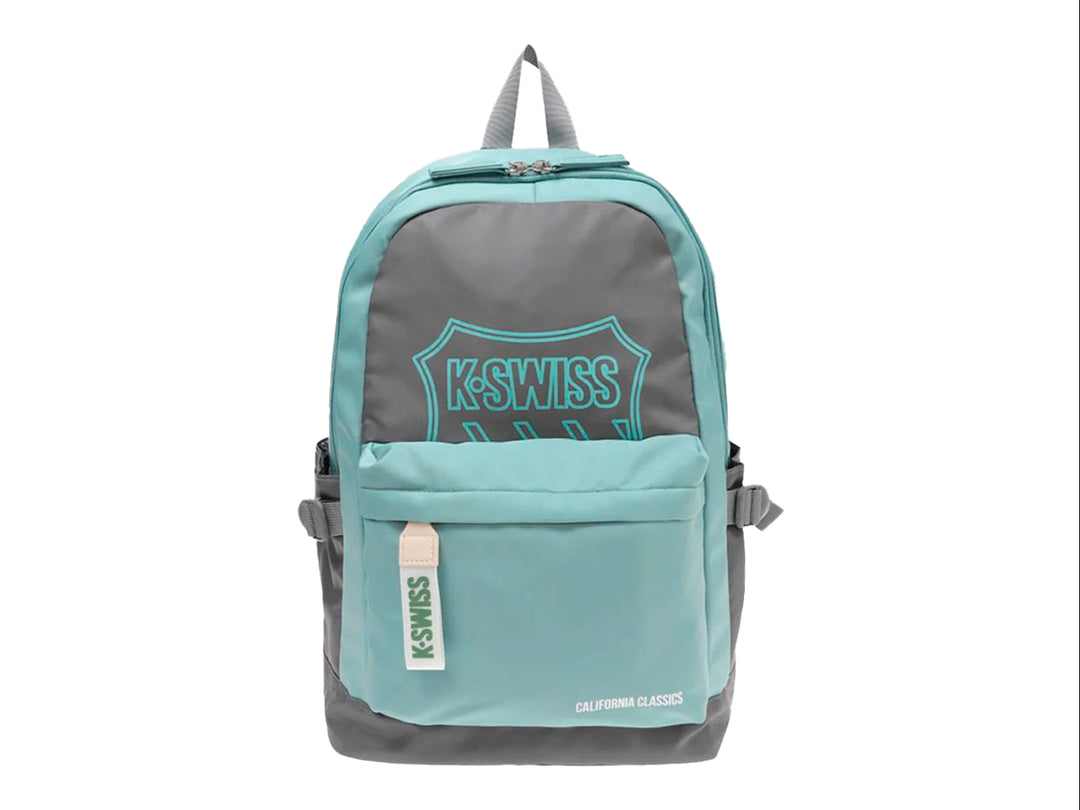 Mochila escolar K-Swiss color verde y gris con logotipo frontal y bolsillo delantero.