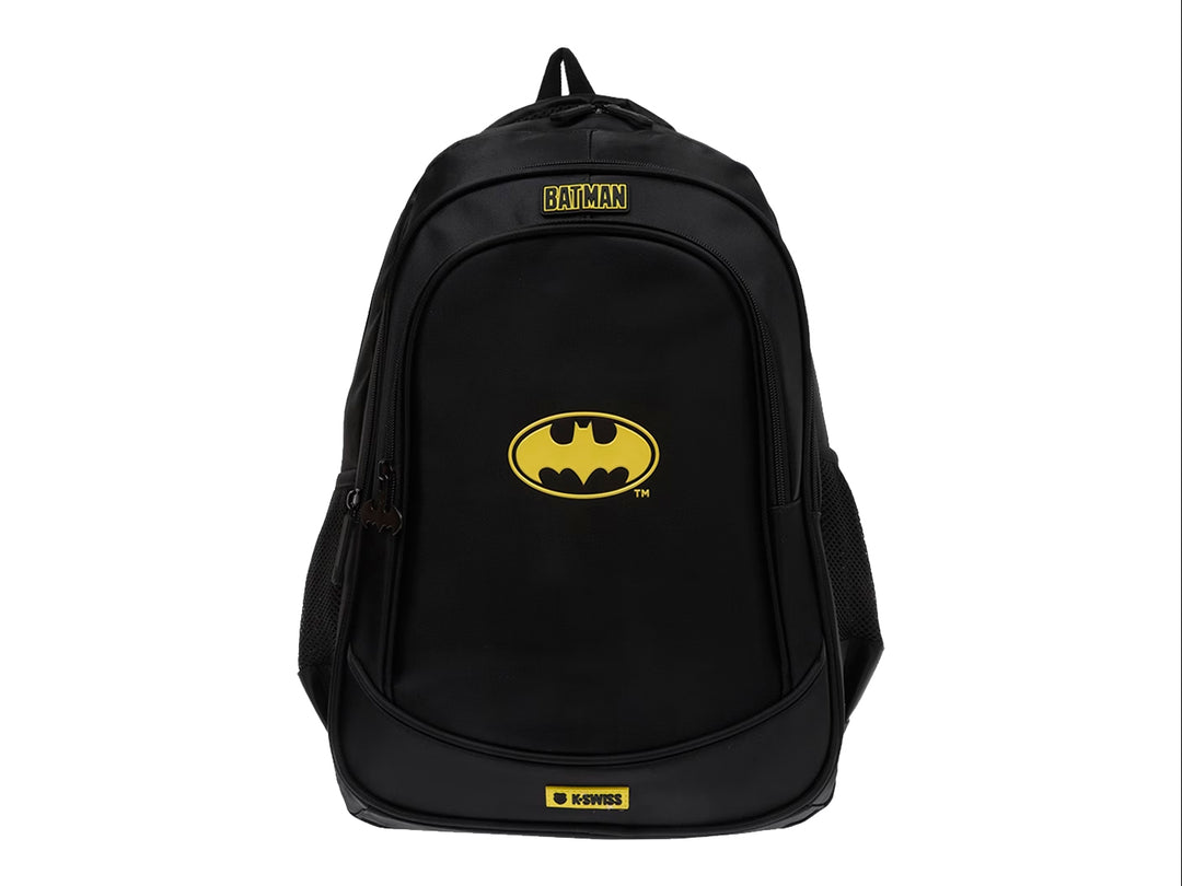 Mochila negra K-Swiss con logotipo amarillo de Batman en el centro.
