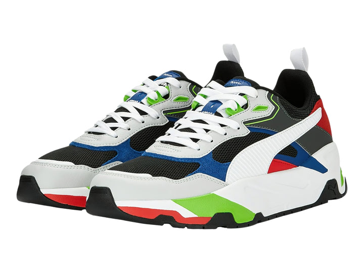 Tenis PUMA multicolor con suela blanca gruesa y detalles en rojo, azul y verde.