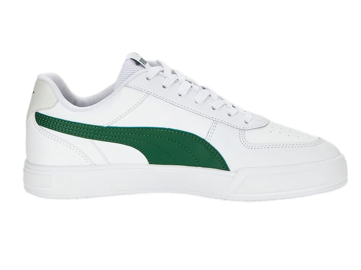 Tenis PUMA Caven en color blanco con franja lateral verde y suela blanca.