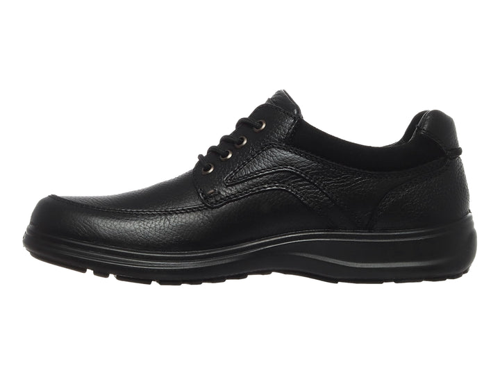 Zapato casual de cuero negro con cordones y suela negra.