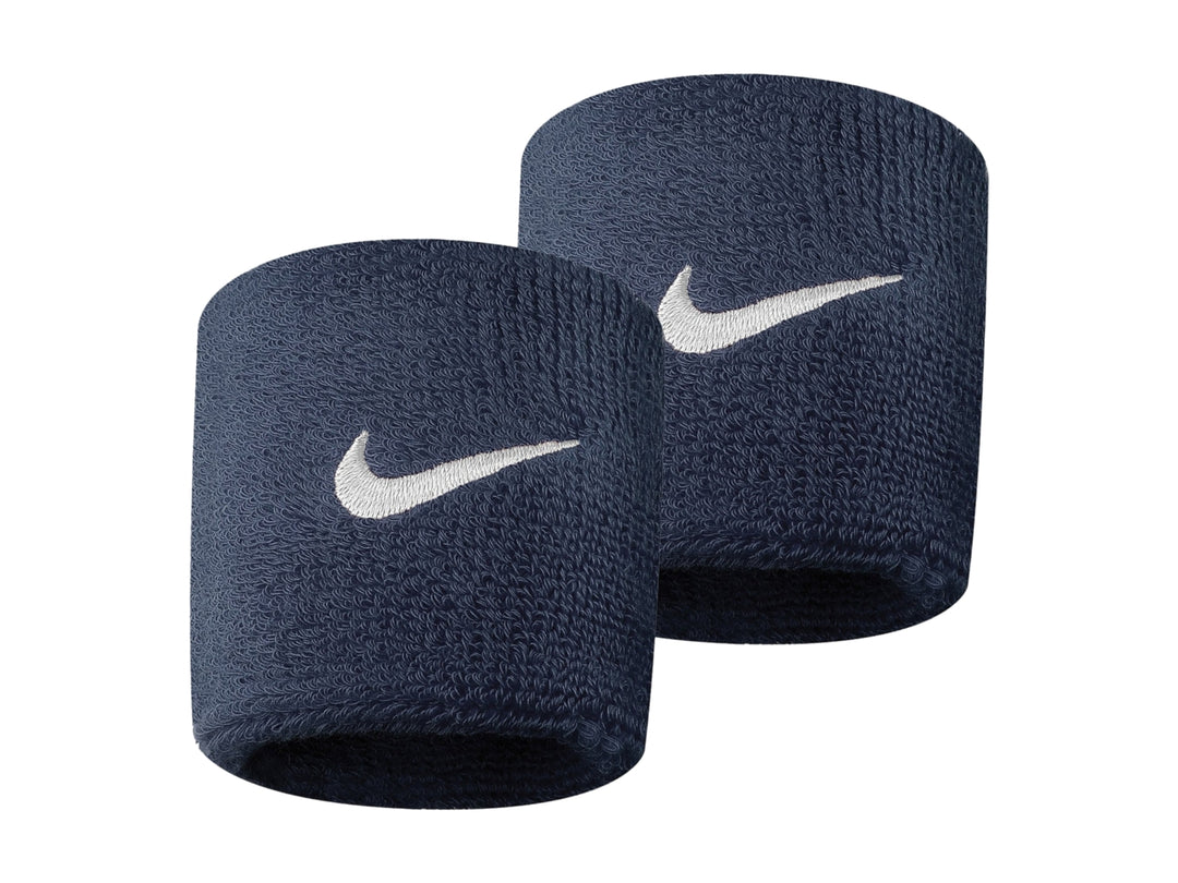 Par de muñequeras deportivas Nike en color azul marino con el logotipo Swoosh en blanco.