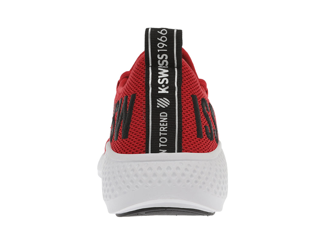 Tenis deportivos K-Swiss color rojo con suela blanca y detalles en negro.
