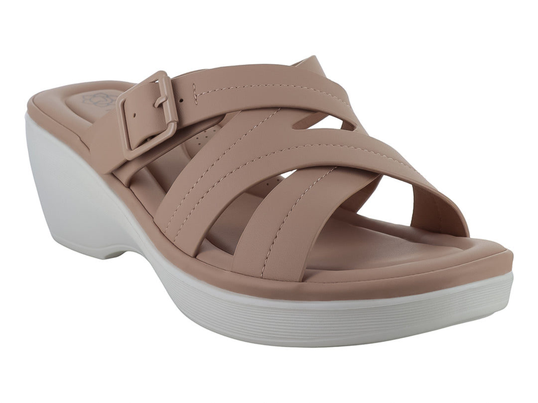 Sandalia de plataforma color rosa con suela blanca y correas cruzadas.