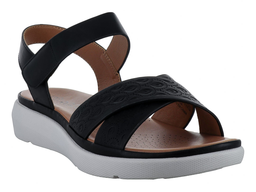 Sandalia casual para mujer color negro con suela blanca de plataforma y correa ajustable al tobillo.