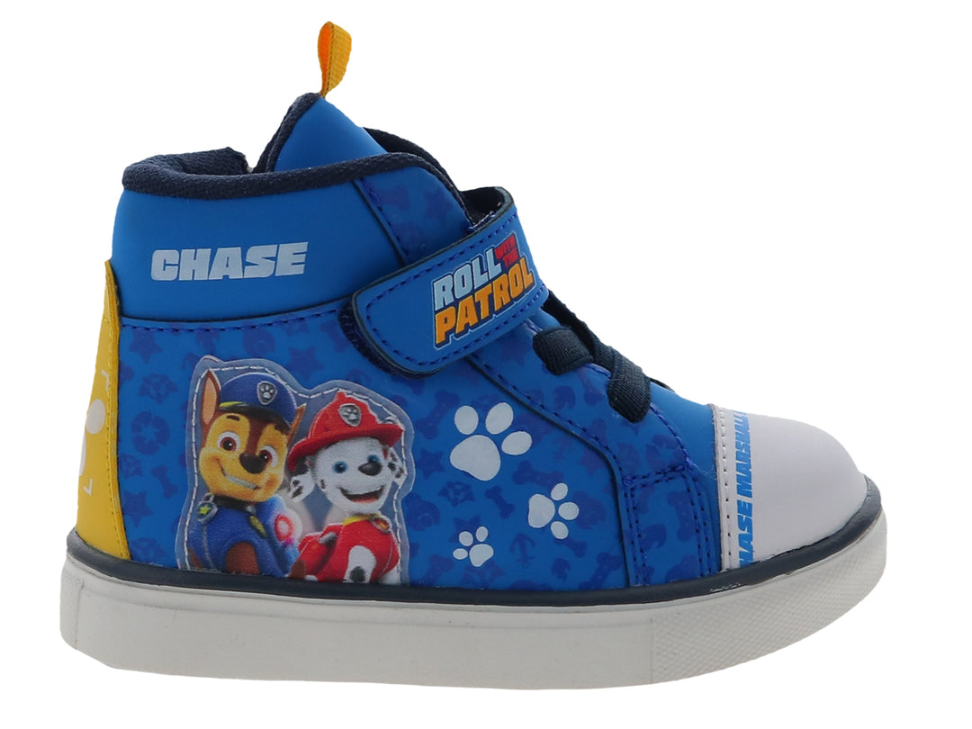 Tenis azul de bota para niño con personajes de Paw Patrol y suela blanca.