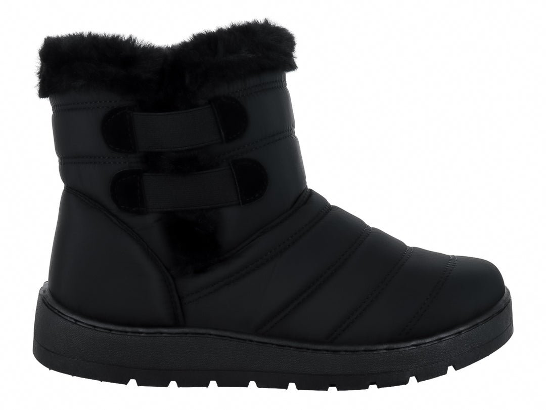 Bota para nieve de color negro con forro de peluche y correas ajustables.