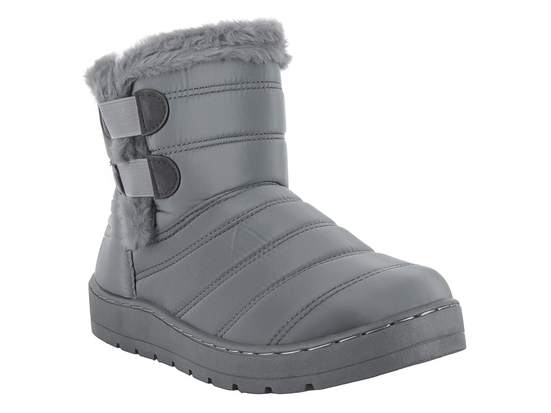 Botas Furor color gris claro con acabado acolchado, forro de peluche y cierre de dos correas ajustables.